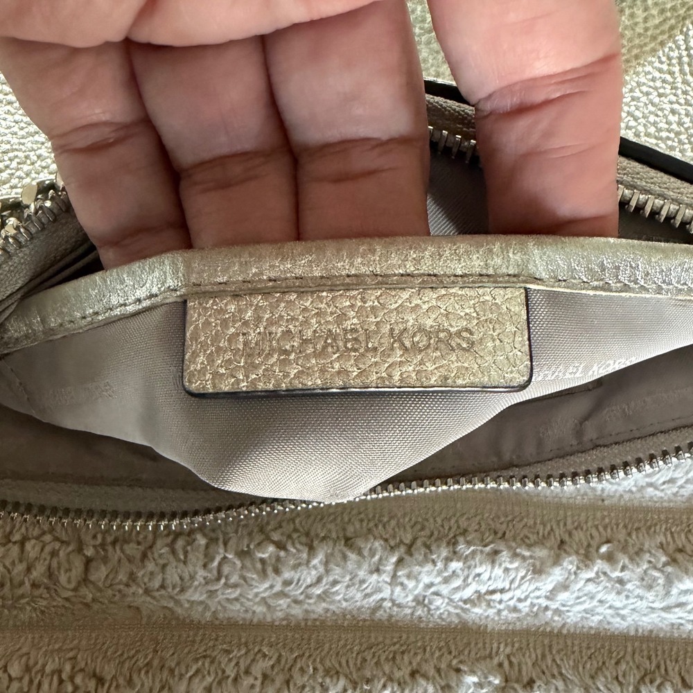 Michael Kors Metallic Silver Pebbled Leather Chain Pochette Bag 32F7MFDW6M - Picture 6 of 13